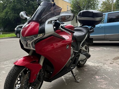 2010 Honda VFR 1200, красный, 750000 рублей, вид 3