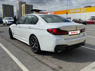 2022 BMW 5 серии 530i xDrive VII (G30/G31/G38) Рестайлинг, белый, 4950000 рублей, вид 3
