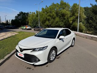 2020 Toyota Camry VIII (XV70), белый, 2280000 рублей, вид 1
