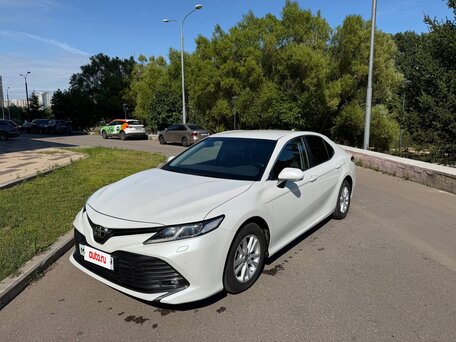 2020 Toyota Camry VIII (XV70), белый, 2280000 рублей, вид 1