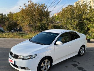 2010 Kia Cerato 4-speed II, белый, 880000 рублей, вид 2