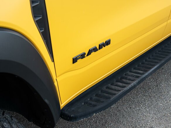 2023 Ram 1500 Crew Cab TRX V, жёлтый, 11920000 рублей - вид 8