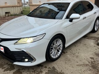 2019 Toyota Camry VIII (XV70), белый, 2600000 рублей, вид 2