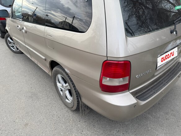 2004 Kia Carnival I Рестайлинг, бежевый, 490000 рублей - вид 3