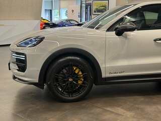2023 Porsche Cayenne Coupé III Рестайлинг, серый, 14900000 рублей, вид 5