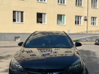 2013 Opel Astra J Рестайлинг, чёрный, 699990 рублей, вид 1