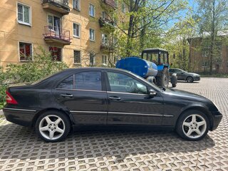 2002 Mercedes-Benz C-Класс 180 II (W203), чёрный, 400000 рублей, вид 1