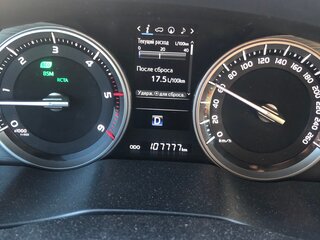 2015 Toyota Land Cruiser 200 Series Рестайлинг 2, серебристый, 6500000 рублей, вид 5
