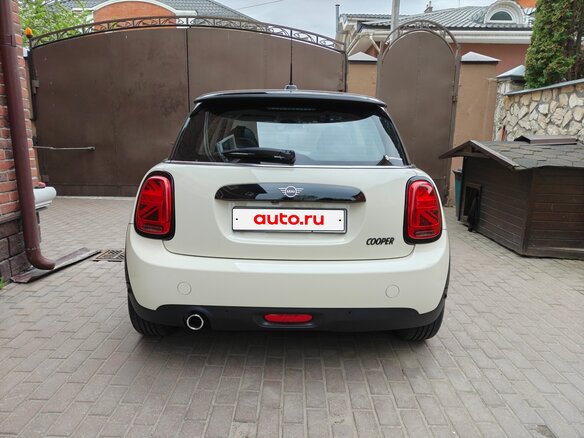 2020 Mini Hatch Cooper III (F55/F56) Рестайлинг, бежевый, 2350000 рублей - вид 7