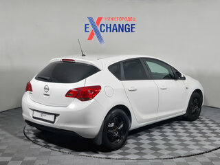 2011 Opel Astra J, белый, 533000 рублей, вид 4