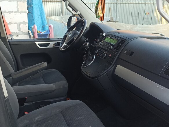 2013 Volkswagen Multivan T5 Рестайлинг, чёрный, 1940000 рублей - вид 18