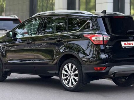 2017 Ford Kuga II Рестайлинг, чёрный, 1600000 рублей, вид 3