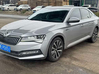 2023 Skoda Superb III Рестайлинг, серебристый, 1571000 рублей, вид 1