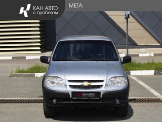 2018 Chevrolet Niva I Рестайлинг, серебристый, 687000 рублей, вид 3