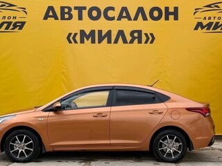 2017 Hyundai Solaris II, оранжевый, 970000 рублей, вид 2