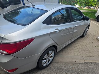 2016 Hyundai Solaris I Рестайлинг, серебристый, 800000 рублей, вид 4