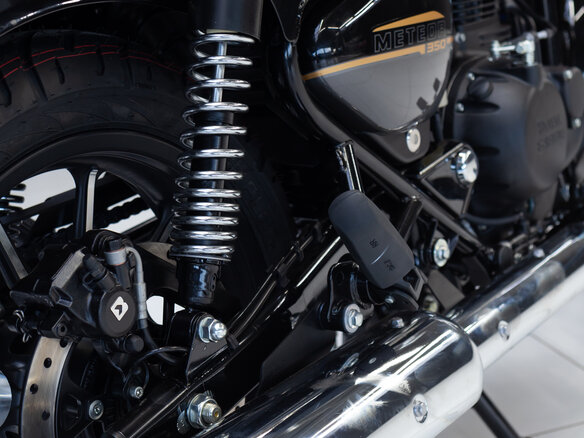 2026 Royal Enfield Meteor, чёрный, 528000 рублей - вид 17