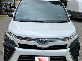 2019 Toyota Voxy III (R80) Рестайлинг, белый, 2390000 рублей, вид 1