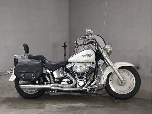 2003 Harley-Davidson Fat Boy, белый, 950000 рублей