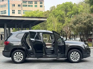 2022 Volkswagen Tharu I, чёрный, 1562000 рублей, вид 5