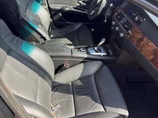 2008 BMW 5 серии 525i V (E60/E61) Рестайлинг, чёрный, 950000 рублей, вид 4