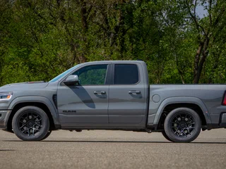 2026 Ram 1500 Rumble Bee V Рестайлинг, серый, 11210706 рублей, вид 3