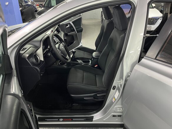 2018 Toyota RAV4 IV (XA40) Рестайлинг, серебристый, 2099000 рублей - вид 16