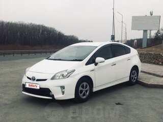 2013 Toyota Prius III Рестайлинг (XW30), белый, 1000000 рублей, вид 1