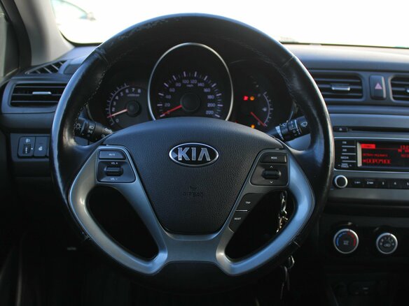 2017 Kia Rio III Рестайлинг, серебристый, 1050000 рублей - вид 10