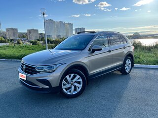 2021 Volkswagen Tiguan II Рестайлинг, коричневый, 3590000 рублей, вид 2