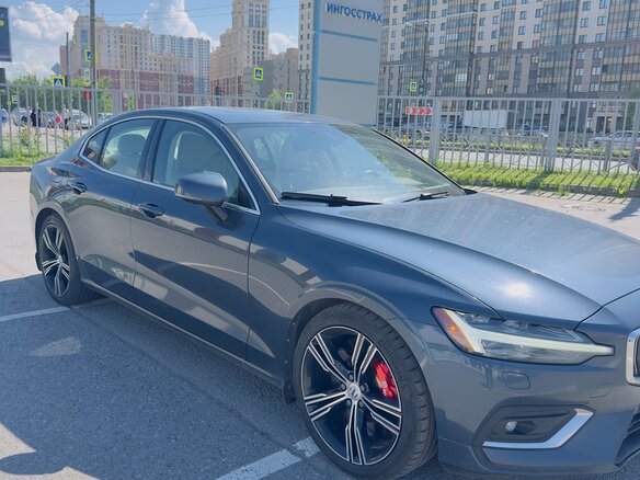 2019 Volvo S60 III, синий - вид 3