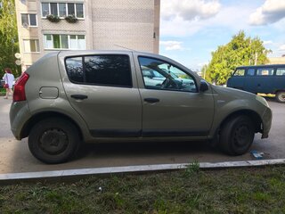2013 Renault Sandero I, бежевый, 460000 рублей, вид 2