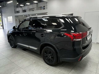 2018 Mitsubishi Outlander III Рестайлинг 2, чёрный, 1850000 рублей, вид 4
