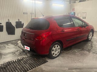 2011 Peugeot 308 I Рестайлинг, красный, 400000 рублей, вид 4