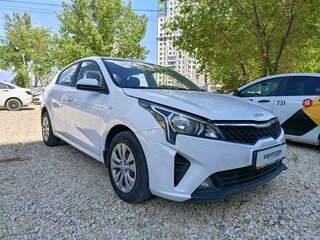 2021 Kia Rio IV Рестайлинг, белый, 1648000 рублей, вид 2
