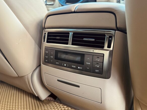 2010 Lexus LX 570 III, белый, 2590000 рублей - вид 16