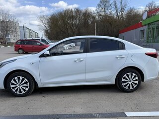 2020 Kia Rio IV, белый, 1270000 рублей, вид 3