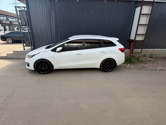 2016 Kia Ceed II Рестайлинг, белый, 1300000 рублей - вид 4