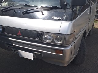 1993 Mitsubishi Delica III, серебристый, 675000 рублей, вид 2