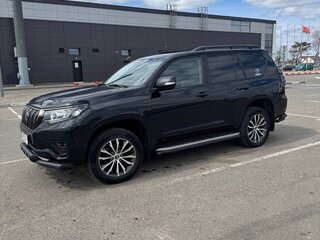 2022 Toyota Land Cruiser Prado 150 Series Рестайлинг 3, чёрный, 5700000 рублей, вид 2