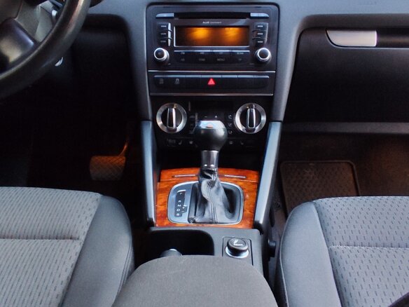 2011 Audi A3 II (8P) Рестайлинг 2, белый, 950000 рублей - вид 6