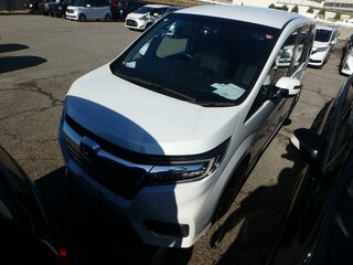 2019 Honda Stepwgn Spada V Рестайлинг, белый, 2150000 рублей, вид 3