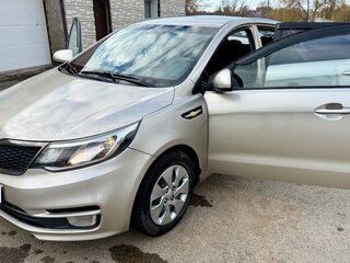 2015 Kia Rio III Рестайлинг, бежевый, 740000 рублей, вид 2