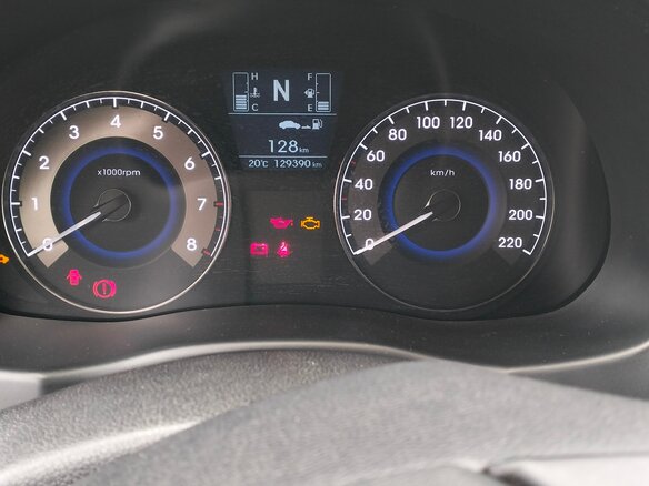 2014 Hyundai Solaris I Рестайлинг, коричневый, 1100000 рублей - вид 4