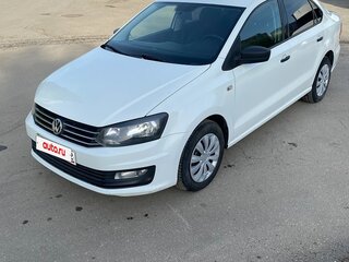 2016 Volkswagen Polo V Рестайлинг, белый, 860000 рублей, вид 1