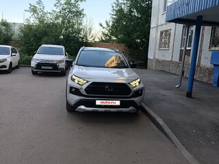 2024 Toyota RAV4 V (XA50), белый, 4000000 рублей, вид 2