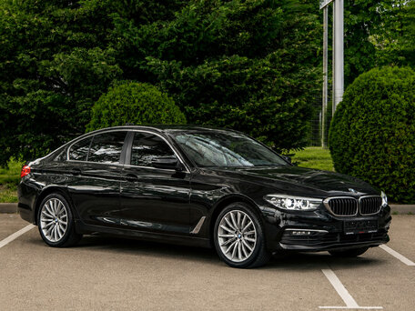 2019 BMW 5 серии 520d VII (G30/G31/G38), чёрный, 2855000 рублей, вид 3