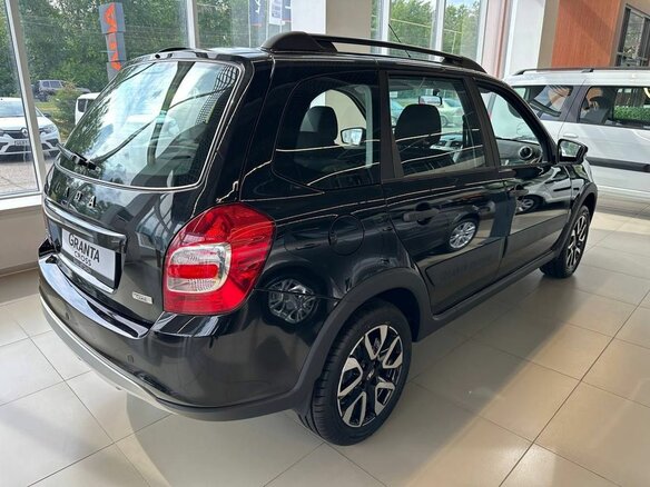 2026 Lada (ВАЗ) Granta Cross I Рестайлинг, чёрный, 1371000 рублей - вид 1