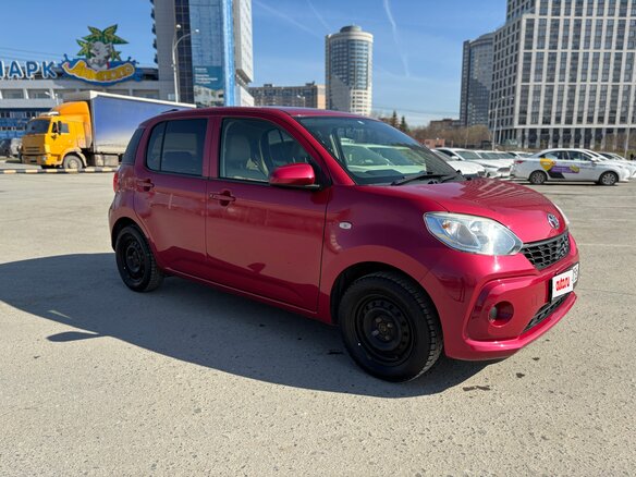 2016 Toyota Passo III, красный - вид 2