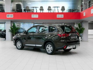 2019 Mitsubishi Outlander III Рестайлинг 3, коричневый, 1950000 рублей, вид 4